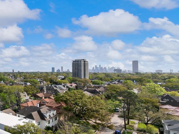2200 Willowick Road 9H, Houston TX 77027