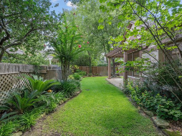 102 W Racing Cloud Court, The Woodlands TX 77381