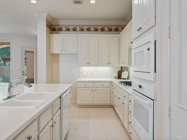 102 W Racing Cloud Court, The Woodlands TX 77381