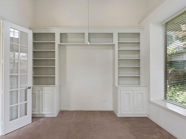 102 W Racing Cloud Court, The Woodlands TX 77381