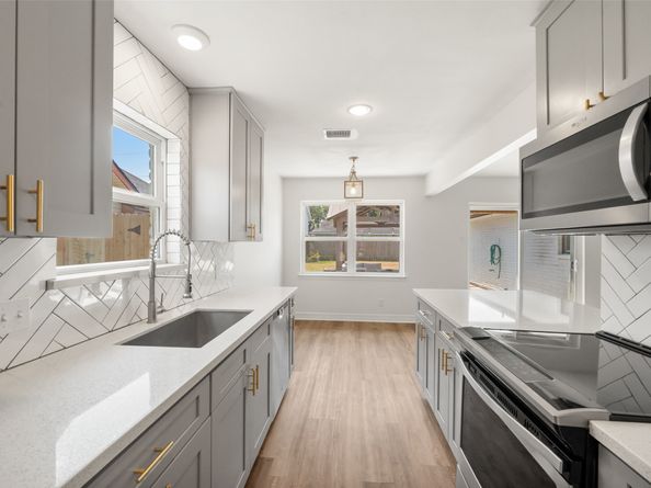6107 Golden Forest Drive, Houston TX 77092