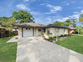1226 Stonecrest, Houston TX 77018