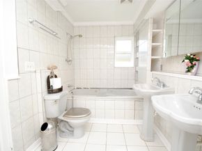 1006 Baymeadow Drive, Houston TX 77062