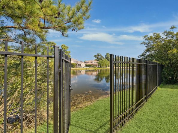 10 Marin Creek Place, Spring TX 77389