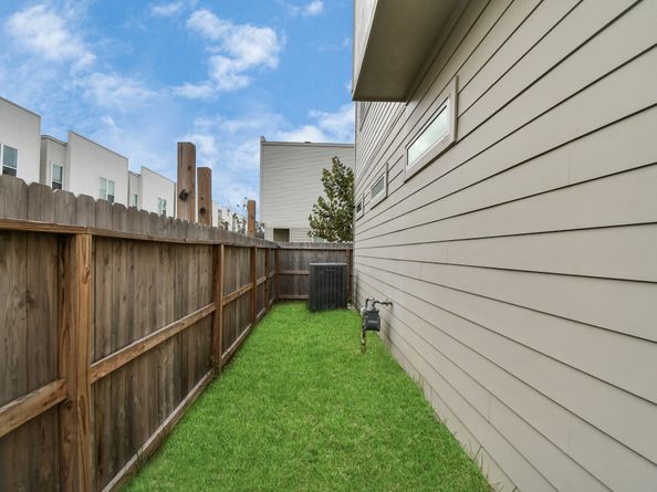 619 Thornton Oaks Lane, Houston TX 77018