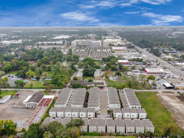 619 Thornton Oaks Lane, Houston TX 77018