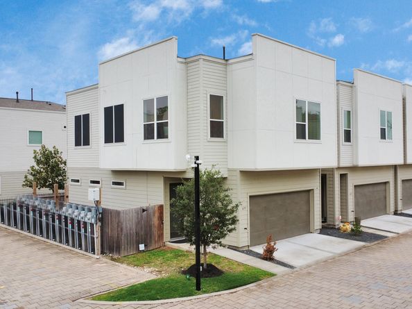 619 Thornton Oaks Lane, Houston TX 77018