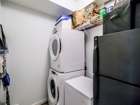 4515 Briar Hollow Place Place 307, Houston TX 77027