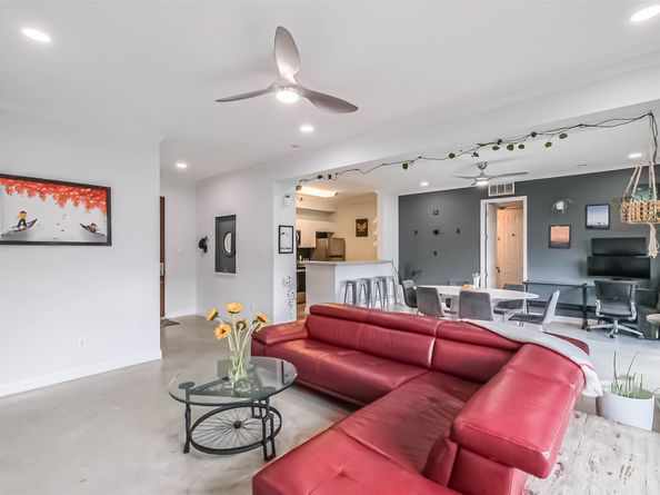4515 Briar Hollow Place Place 307, Houston TX 77027