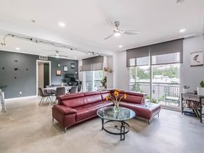 4515 Briar Hollow Place Place 307, Houston TX 77027