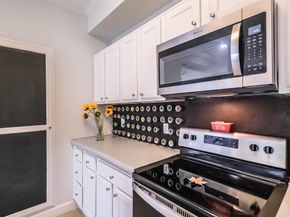 4515 Briar Hollow Place Place 307, Houston TX 77027