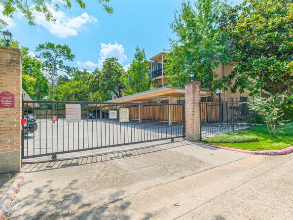 4515 Briar Hollow Place Place 307, Houston TX 77027