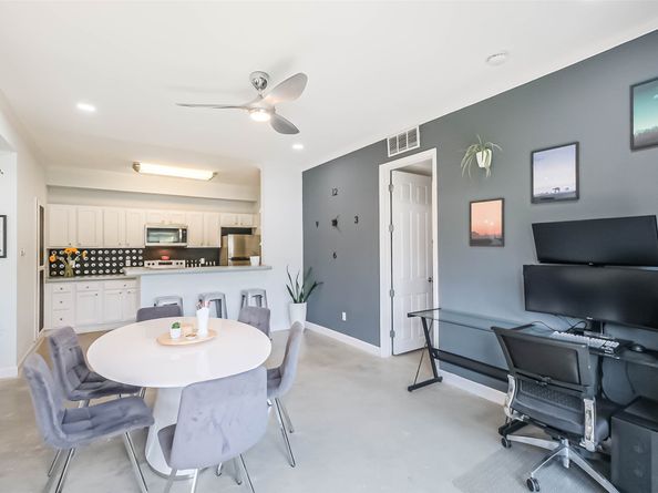 4515 Briar Hollow Place Place 307, Houston TX 77027
