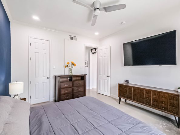 4515 Briar Hollow Place Place 307, Houston TX 77027