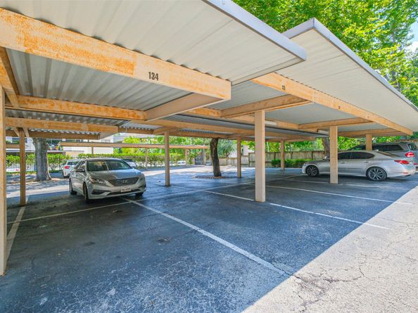 4515 Briar Hollow Place Place 307, Houston TX 77027