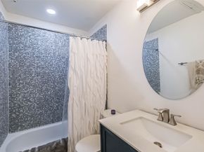 4515 Briar Hollow Place Place 307, Houston TX 77027