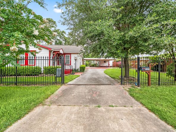 2609 Bevis Street, Houston TX 77008