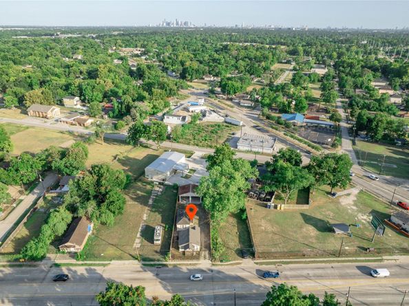 1051 W Little York Road, Houston TX 77091