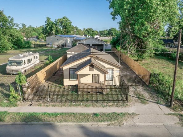 1051 W Little York Road, Houston TX 77091