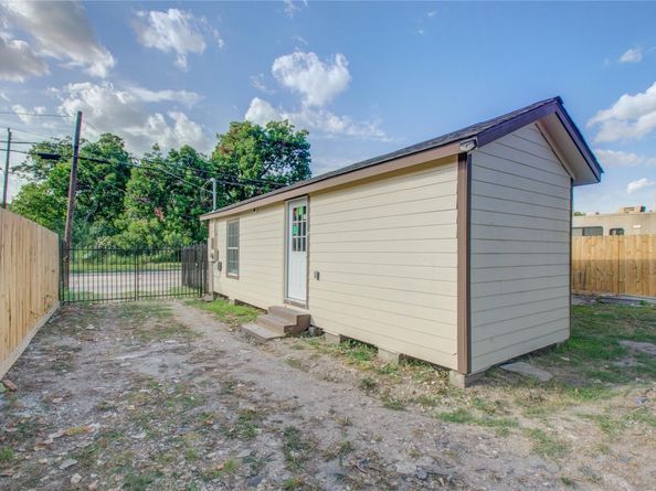 1051 W Little York Road, Houston TX 77091