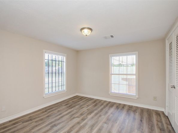 1051 W Little York Road, Houston TX 77091