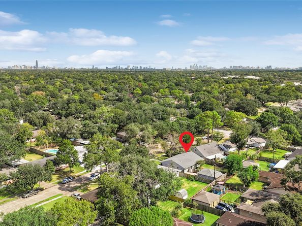 5719 Cerritos Drive, Houston TX 77035