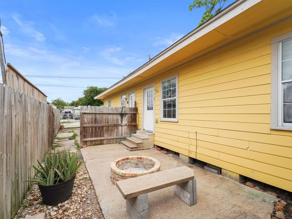 1003 Melbourne Street, Houston TX 77022