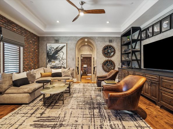 11095 Memorial Drive, Houston TX 77024