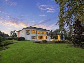 11095 Memorial Drive, Houston TX 77024