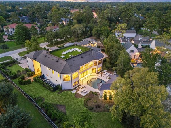 11095 Memorial Drive, Houston TX 77024