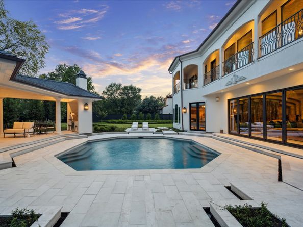 11095 Memorial Drive, Houston TX 77024