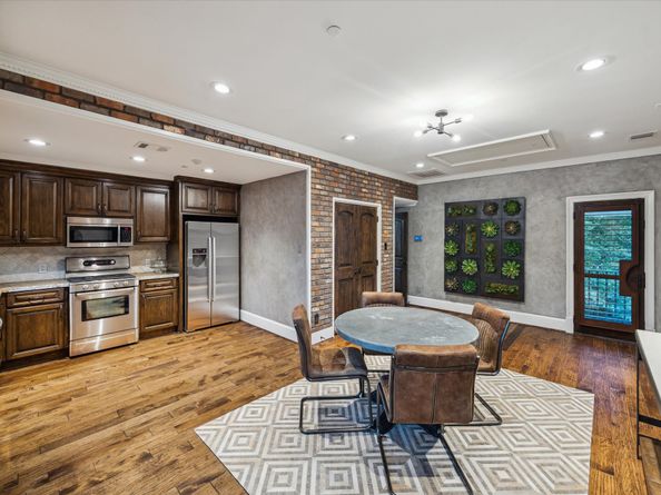 11095 Memorial Drive, Houston TX 77024
