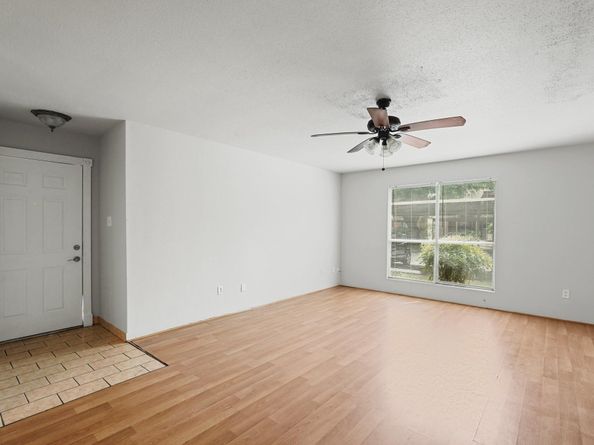 5667 Birchmont Drive H, Houston TX 77091