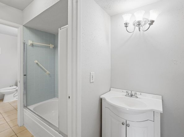 5667 Birchmont Drive H, Houston TX 77091