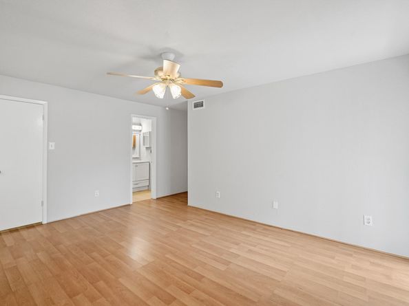 5667 Birchmont Drive H, Houston TX 77091