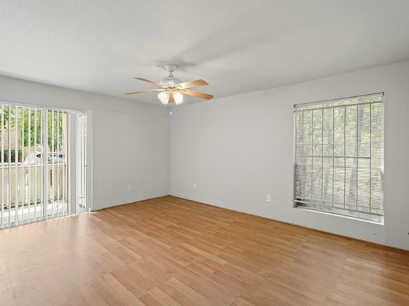 5667 Birchmont Drive H, Houston TX 77091