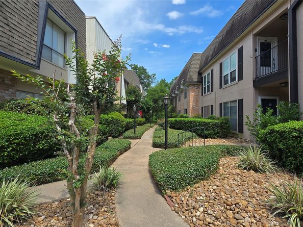 1805 Stoney Brook Drive 103, Houston TX 77063