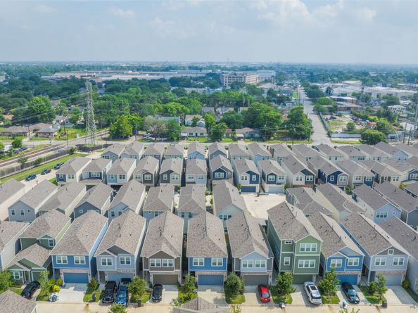 5427 Camaguey Street, Houston TX 77023