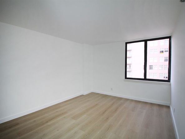 3525 Sage Road 1213, Houston TX 77056