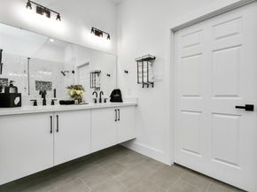4909 Higgins Street A/B, Houston TX 77033