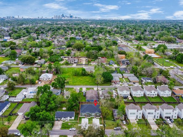 4909 Higgins Street A/B, Houston TX 77033
