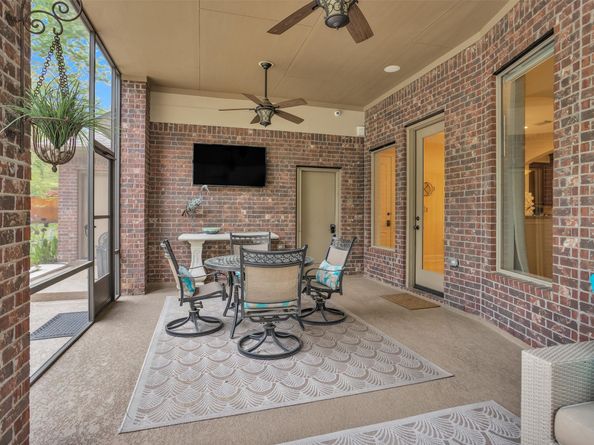 1904 Cliff Manor Drive, Conroe TX 77304
