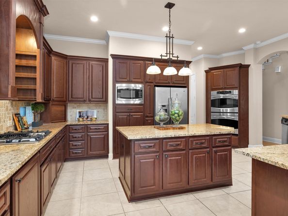1904 Cliff Manor Drive, Conroe TX 77304