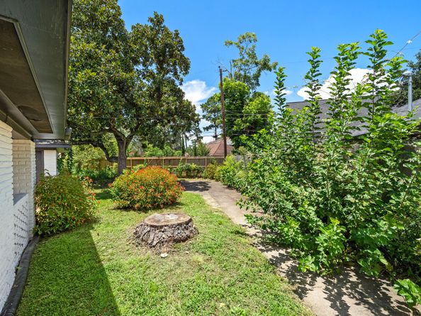 4903 Candleglow Drive, Houston TX 77018