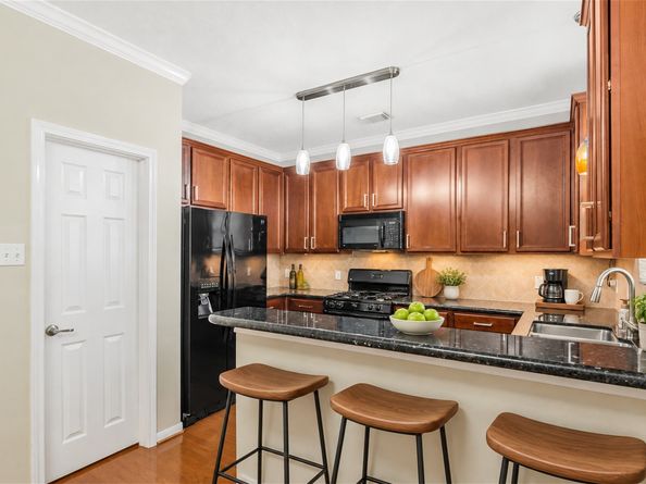 1430 W 24th Street, Houston TX 77008