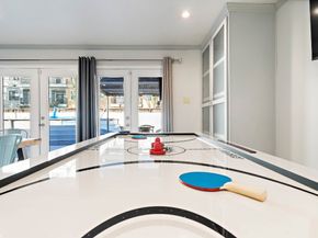 1825 Locksford Street, Houston TX 77008