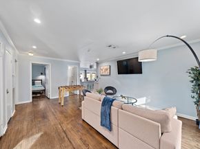 1825 Locksford Street, Houston TX 77008