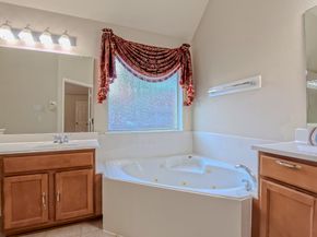 15811 Sandisfield Lane, Houston TX 77084