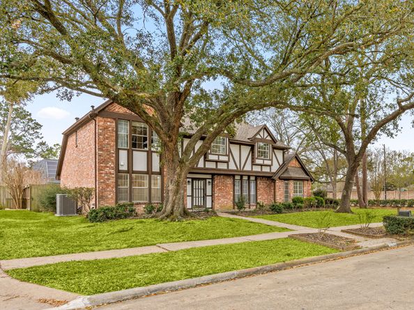 15702 Mesa Verde Drive, Houston TX 77059
