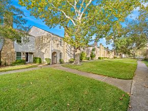 8726 Wilcrest Drive 8726, Houston TX 77099